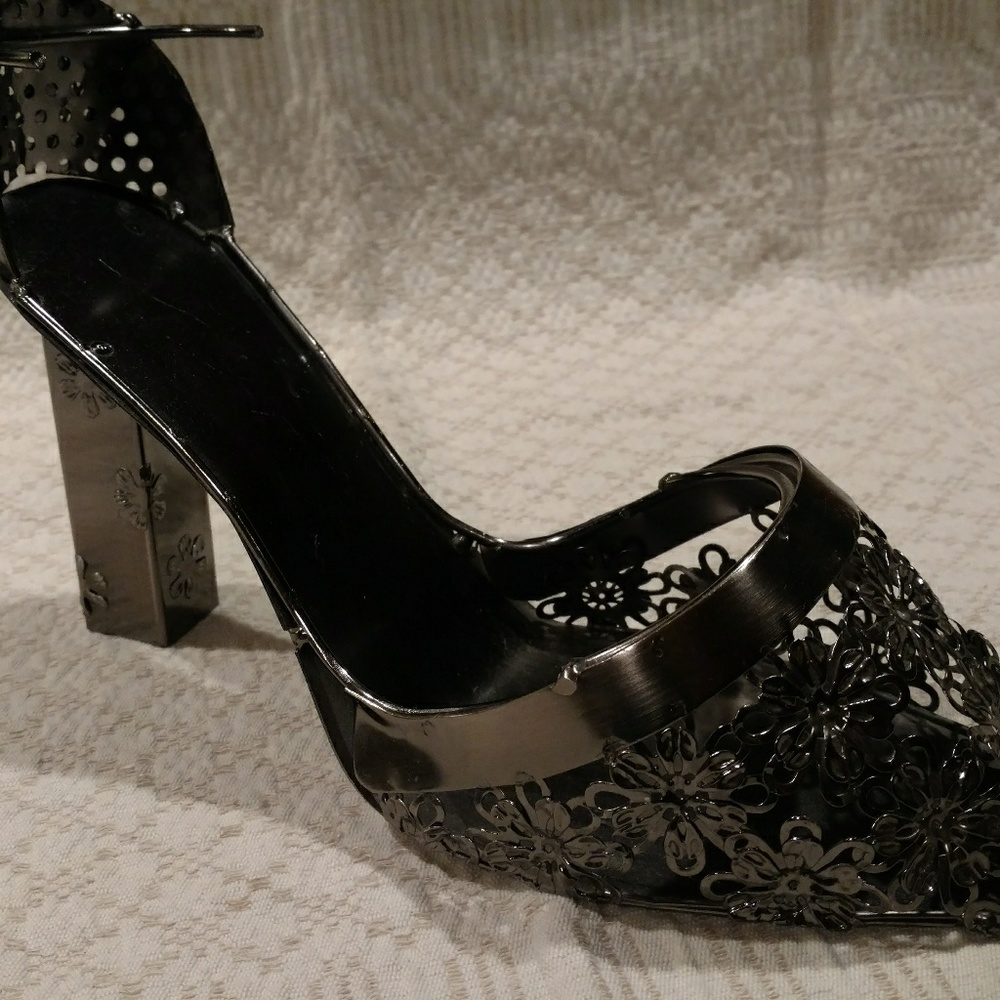 Metal High Heel Wine Bottle Holder